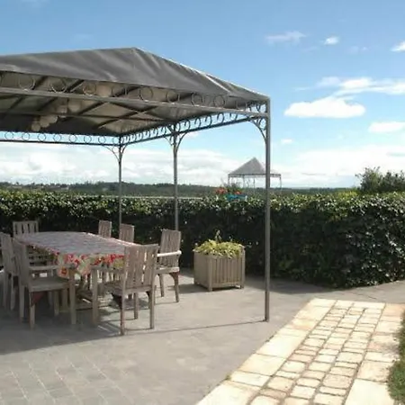 Stunning 5-Bed Stone House With Heated Pool Ferienhaus